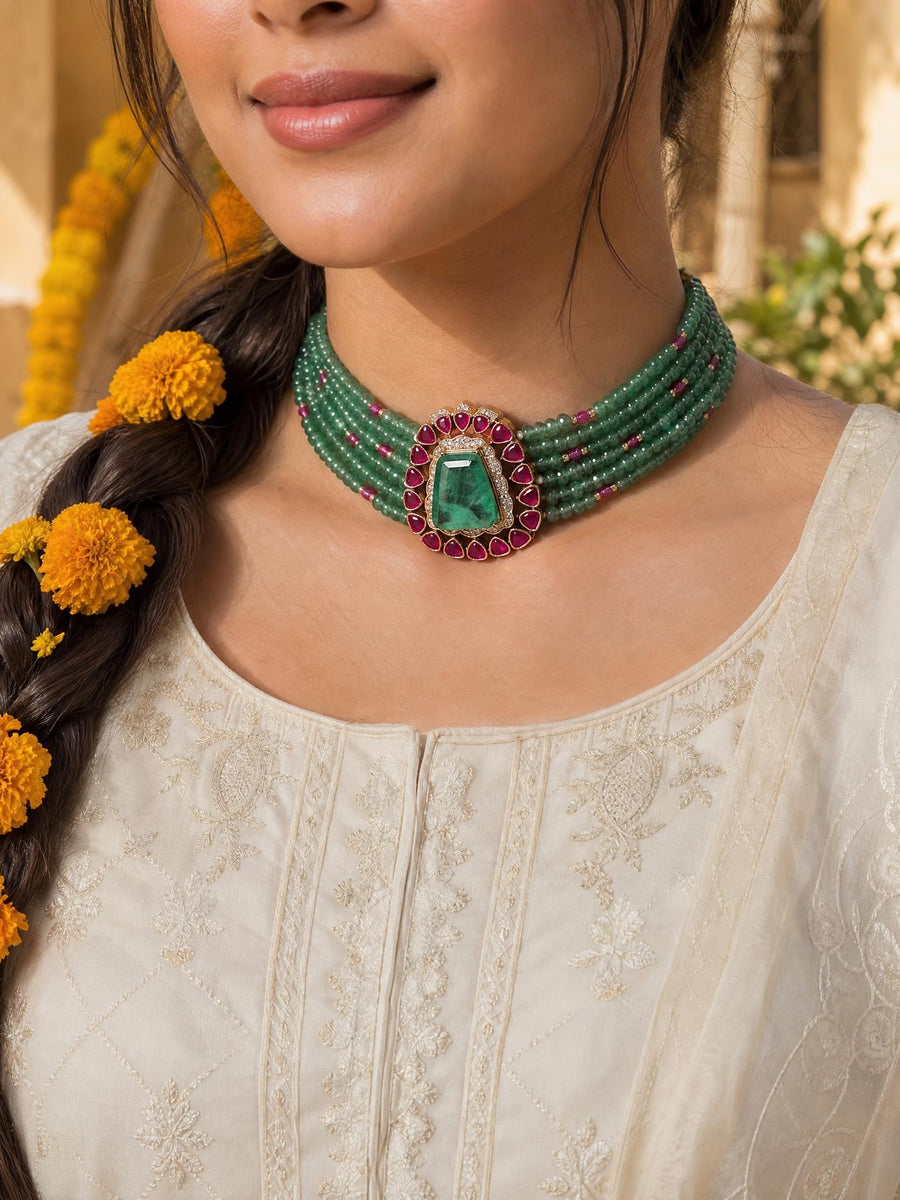 Meyvani Necklace Set