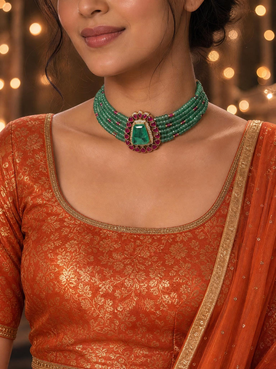 Meyvani Necklace Set