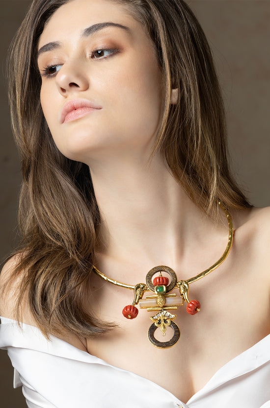 Load image into Gallery viewer, Gold Hasli Pendant Necklace
