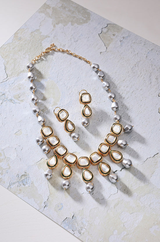 Load image into Gallery viewer, Classic Kundan Polki Necklace Set With Pearls - Joules by Radhika

