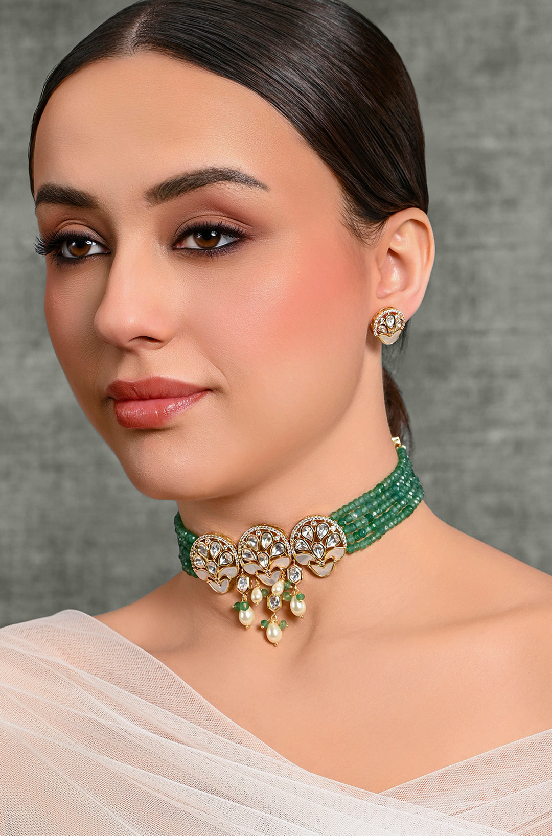 Enthralling Choker With Earrings