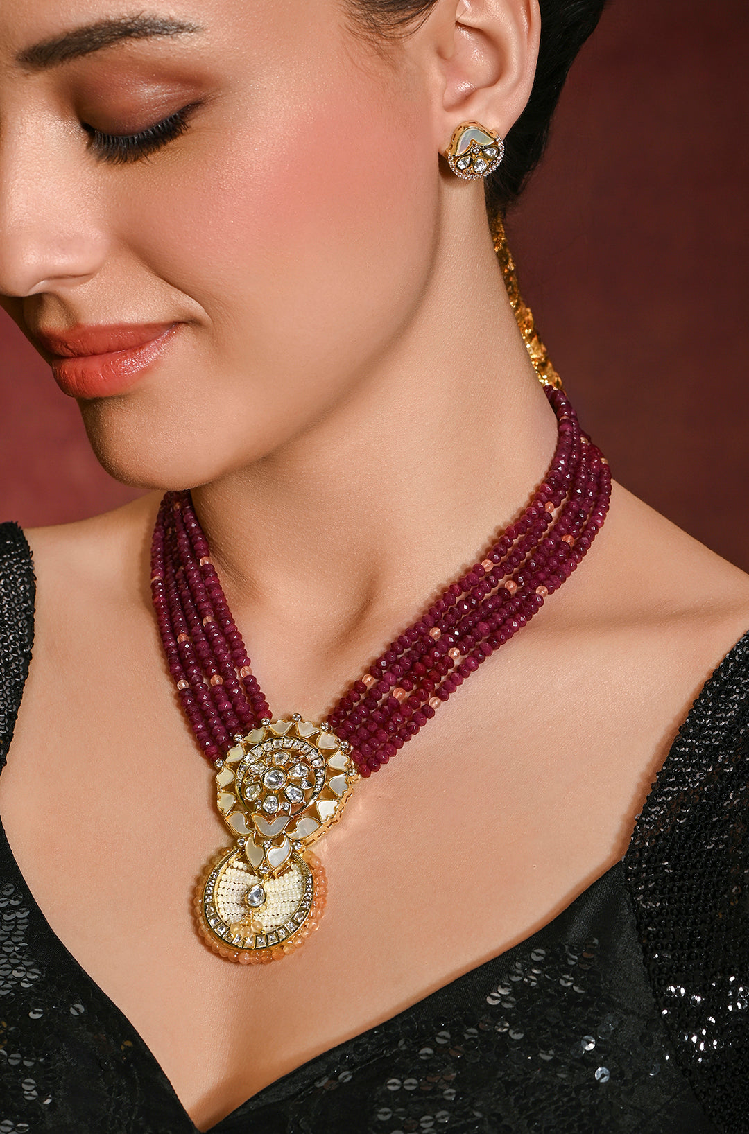 Mesmeric Red Necklace With Earrings