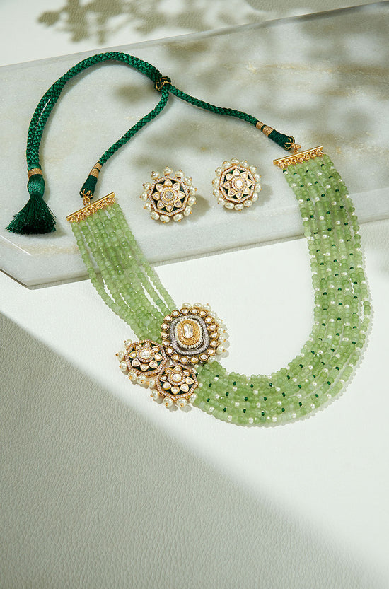 Kundan mint green necklace guttapusalu & beads hangings with maang tik –  Prashanti Sarees