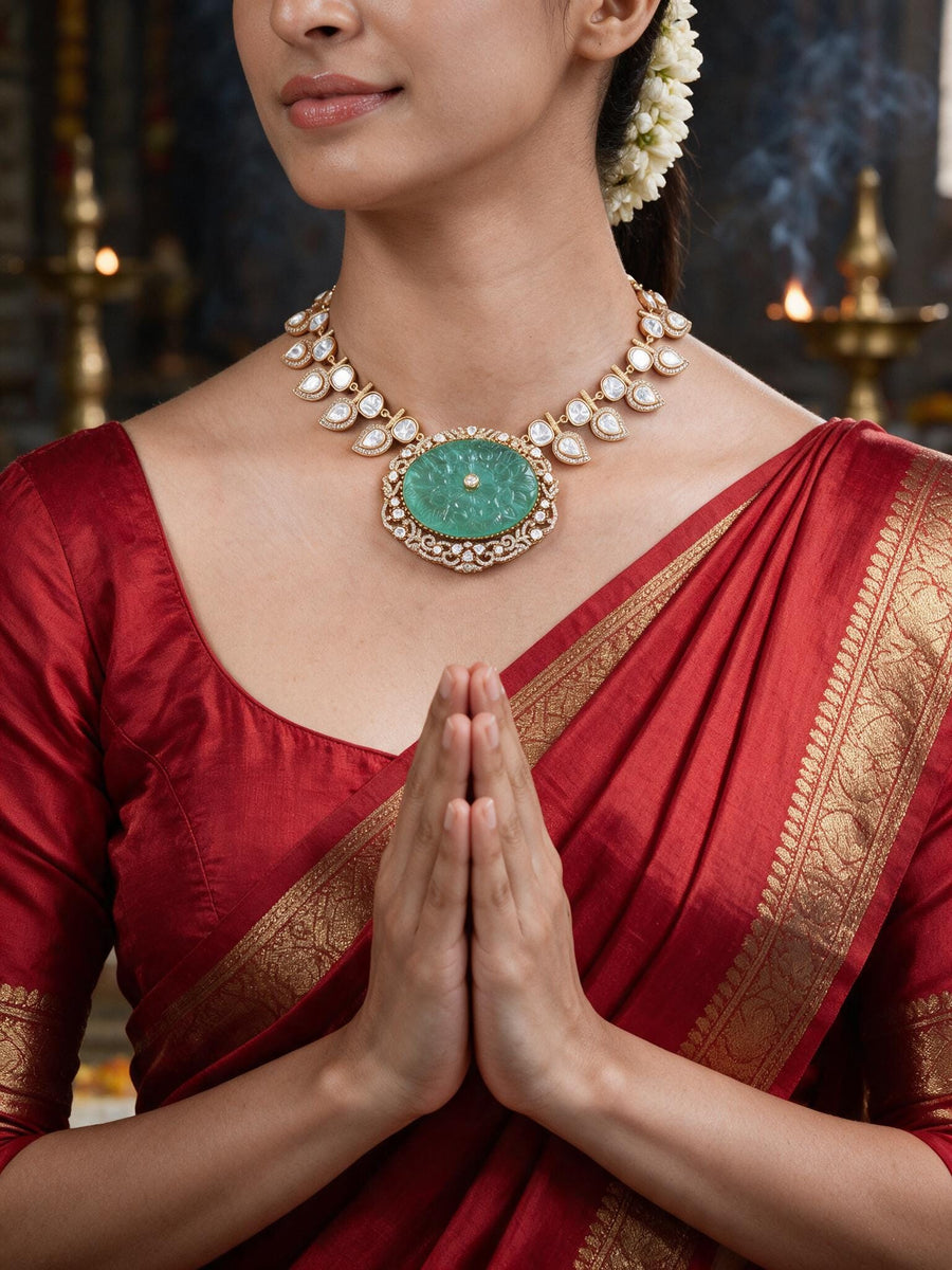 Laisha Necklace Set