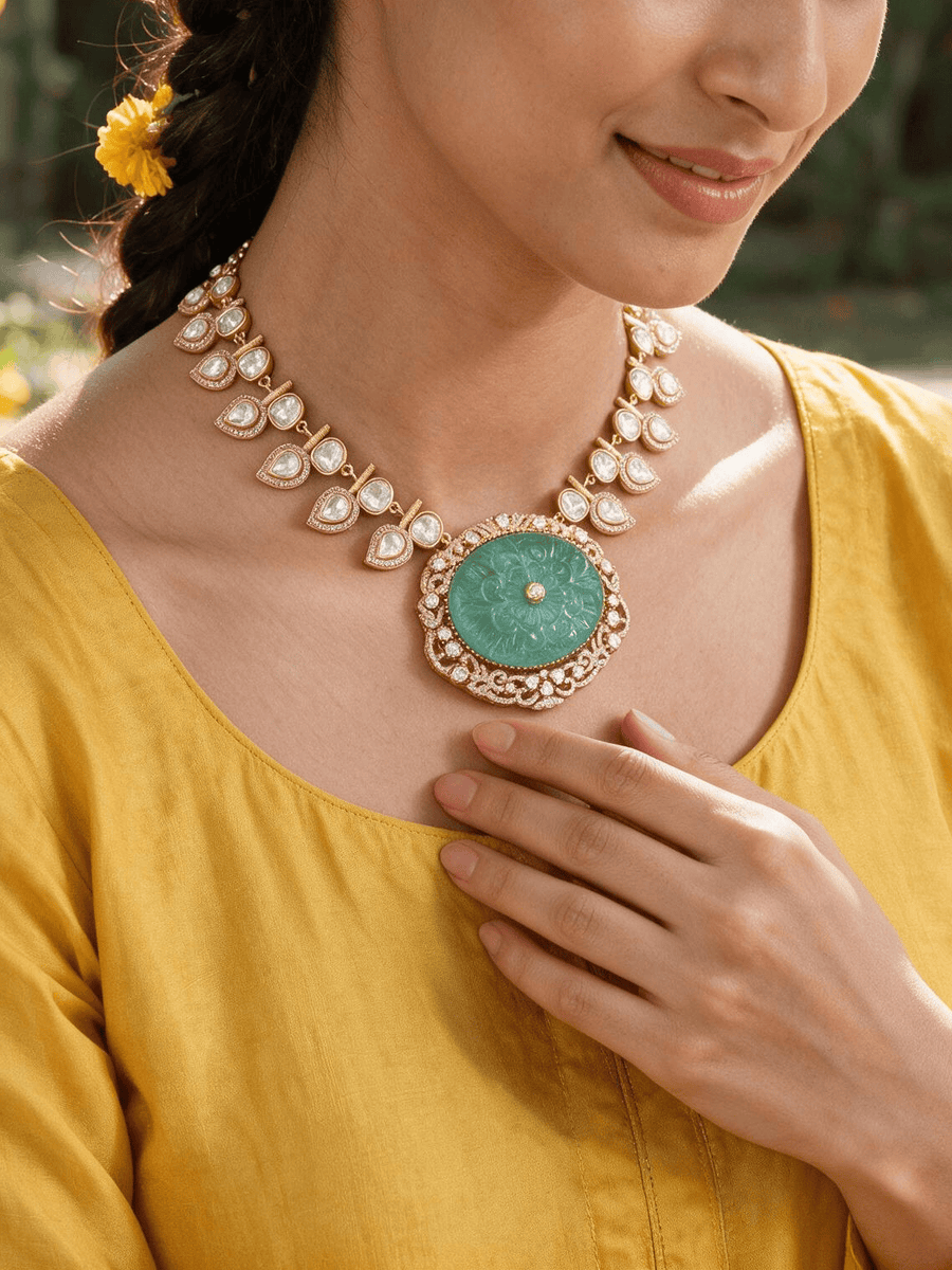 Laisha Necklace Set