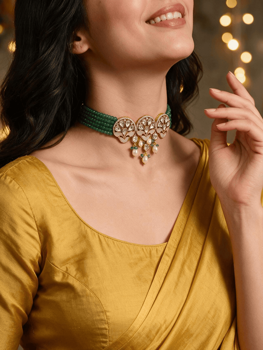 Enthralling Choker With Earrings