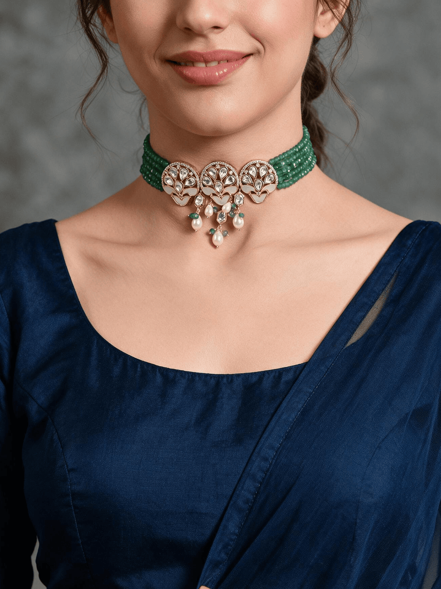 Enthralling Choker With Earrings