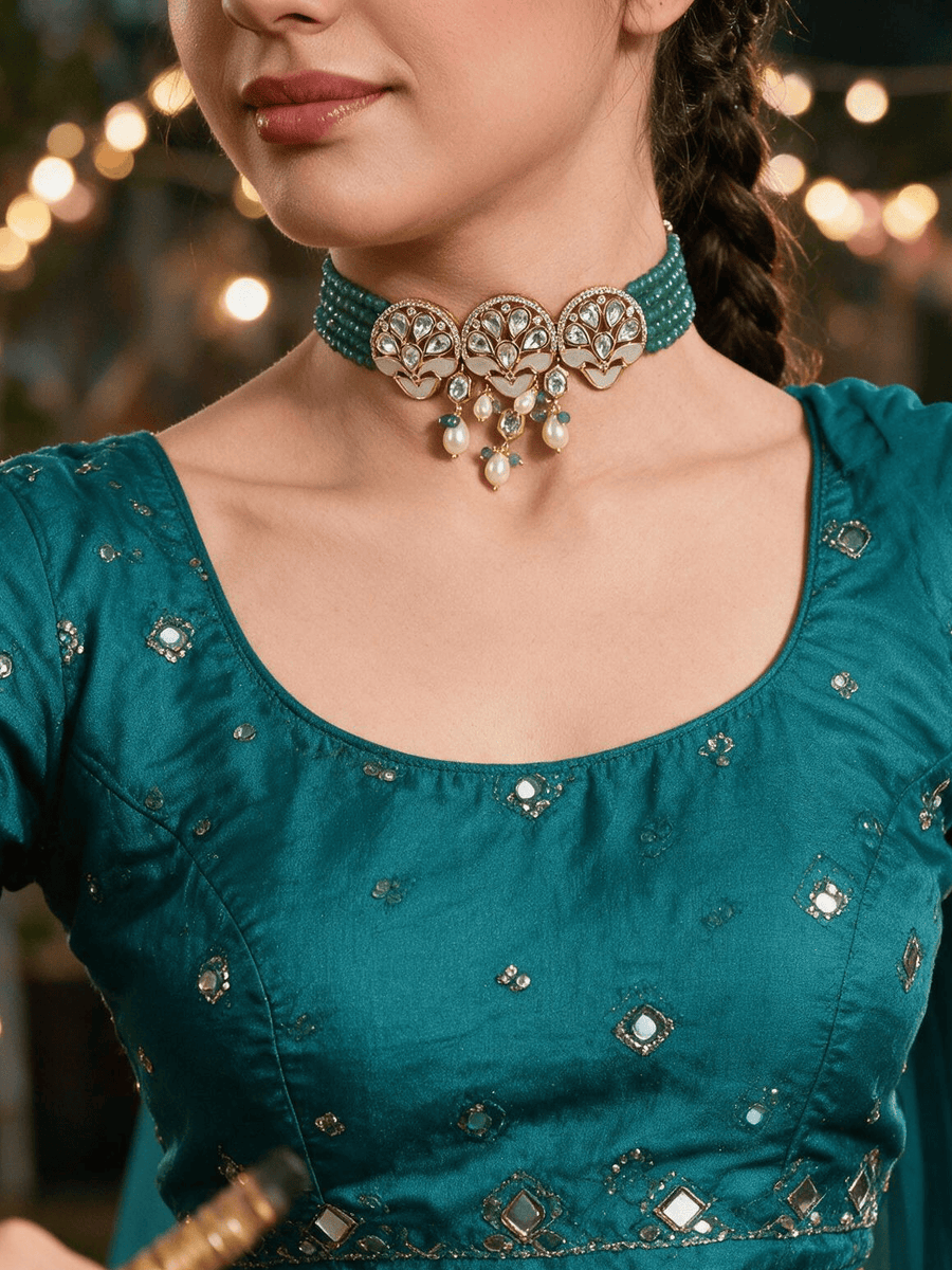 Enthralling Choker With Earrings