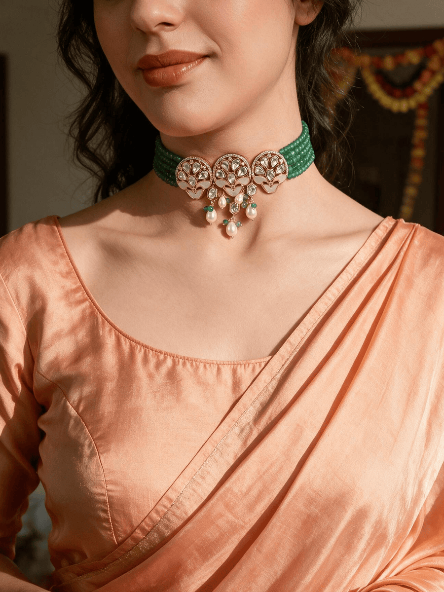 Enthralling Choker With Earrings