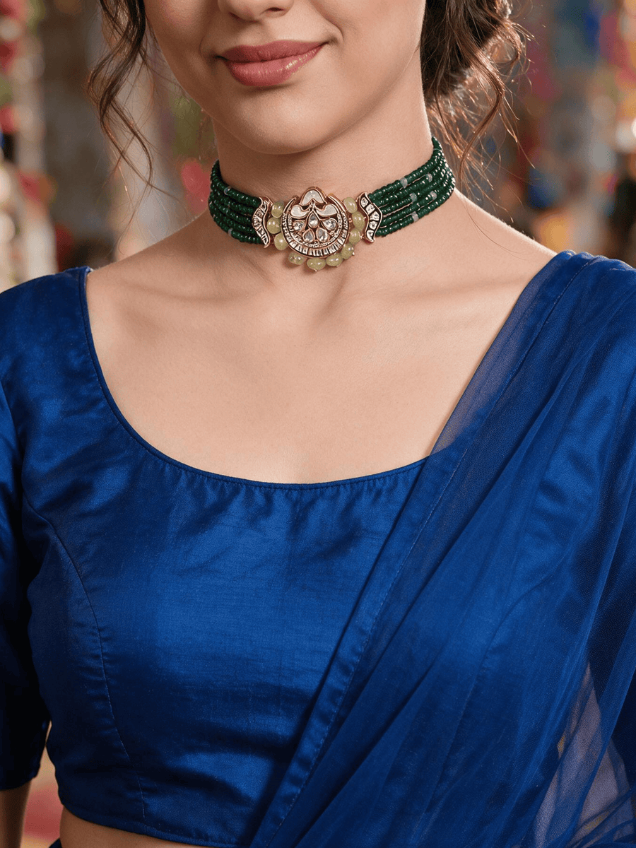 Charismatic Choker With Earrings