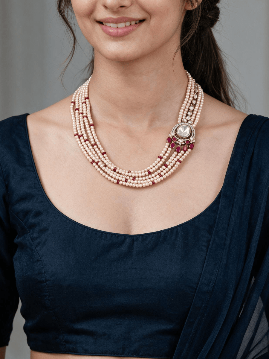 Laravya Necklace