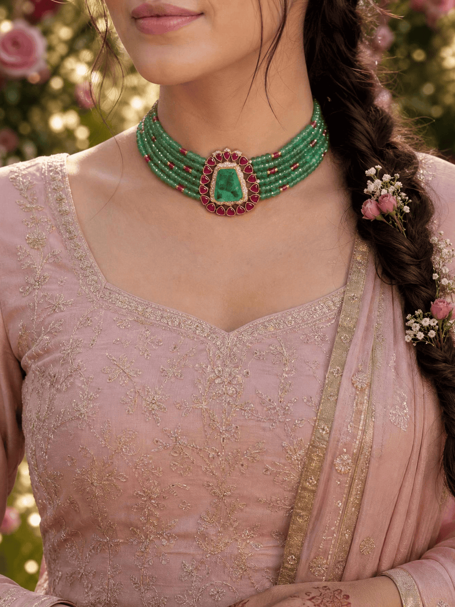 Meyvani Necklace Set