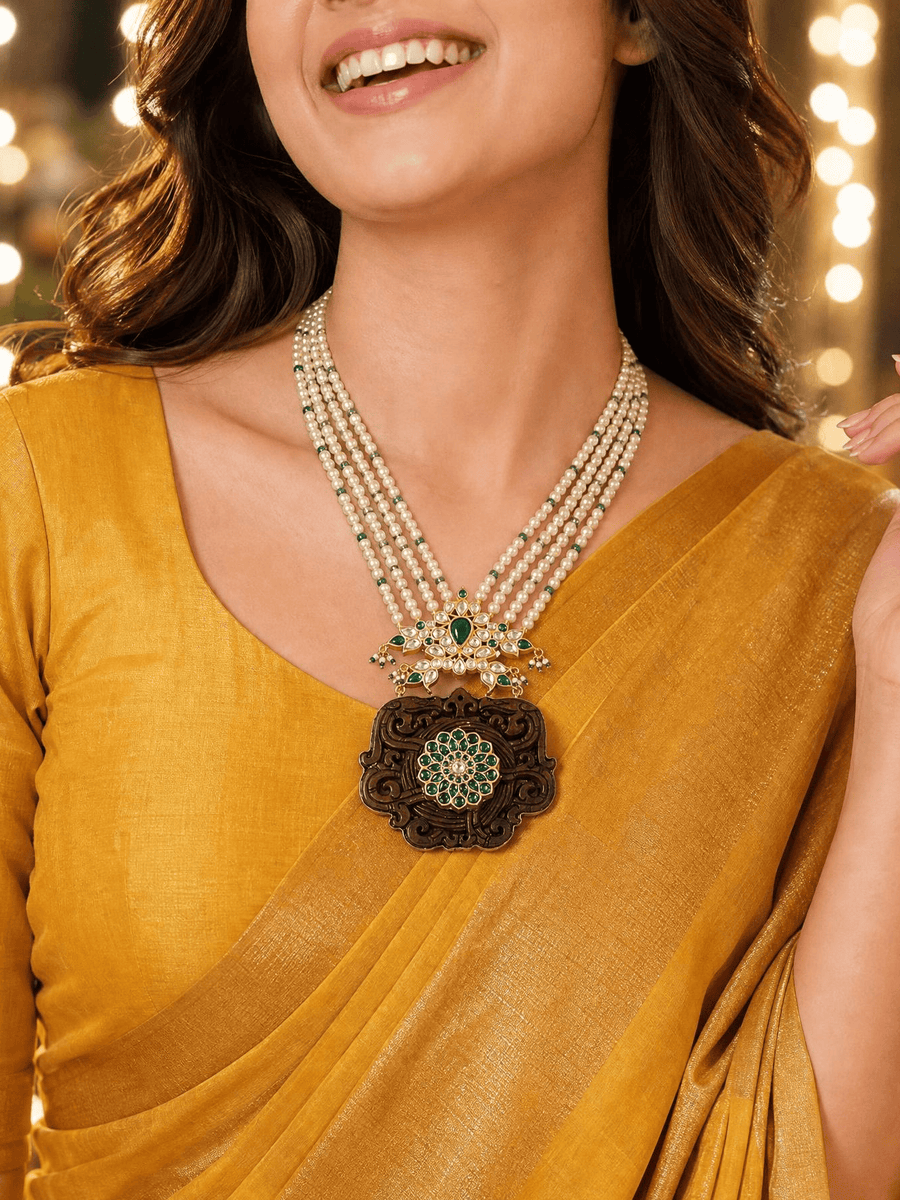 Neika Necklace Set