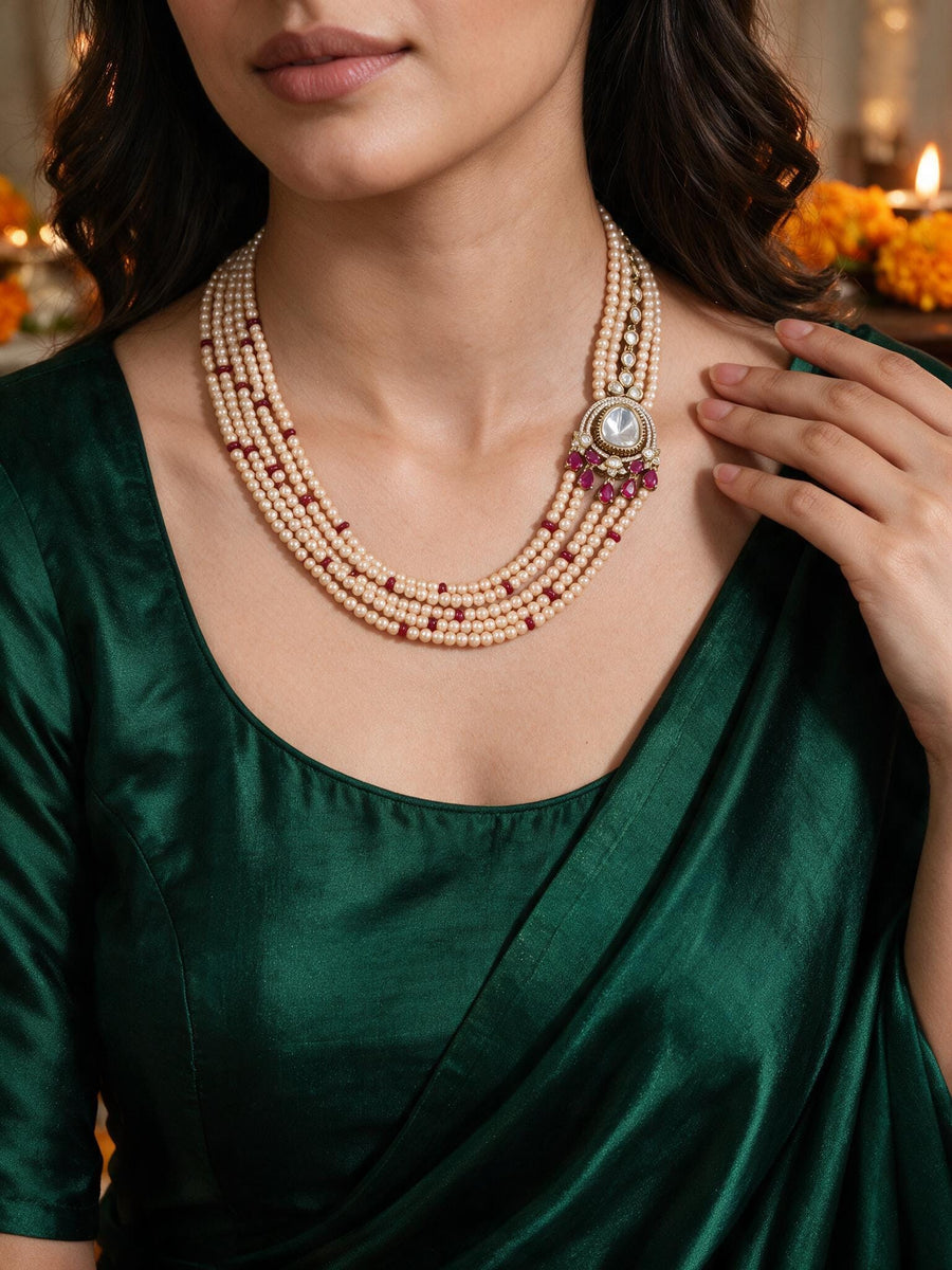 Laravya Necklace