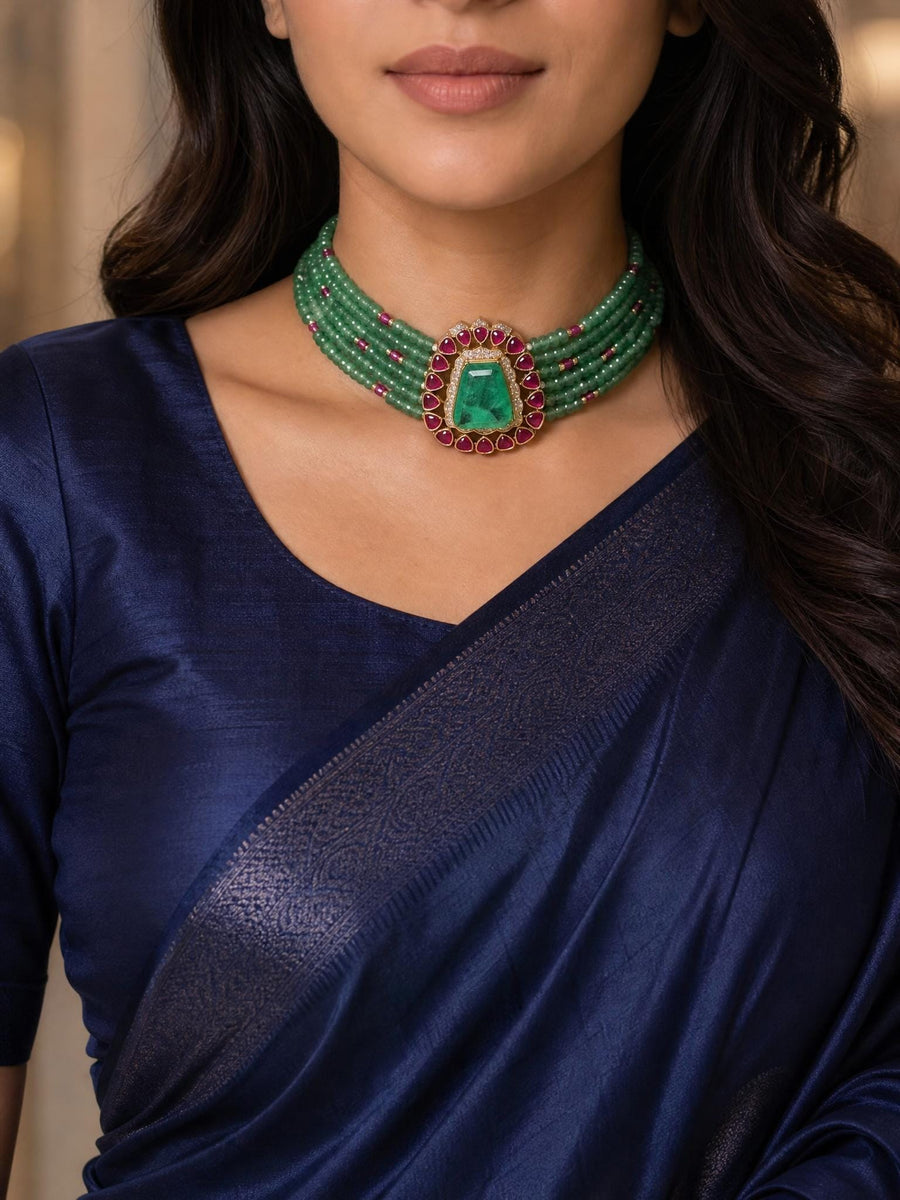 Meyvani Necklace Set